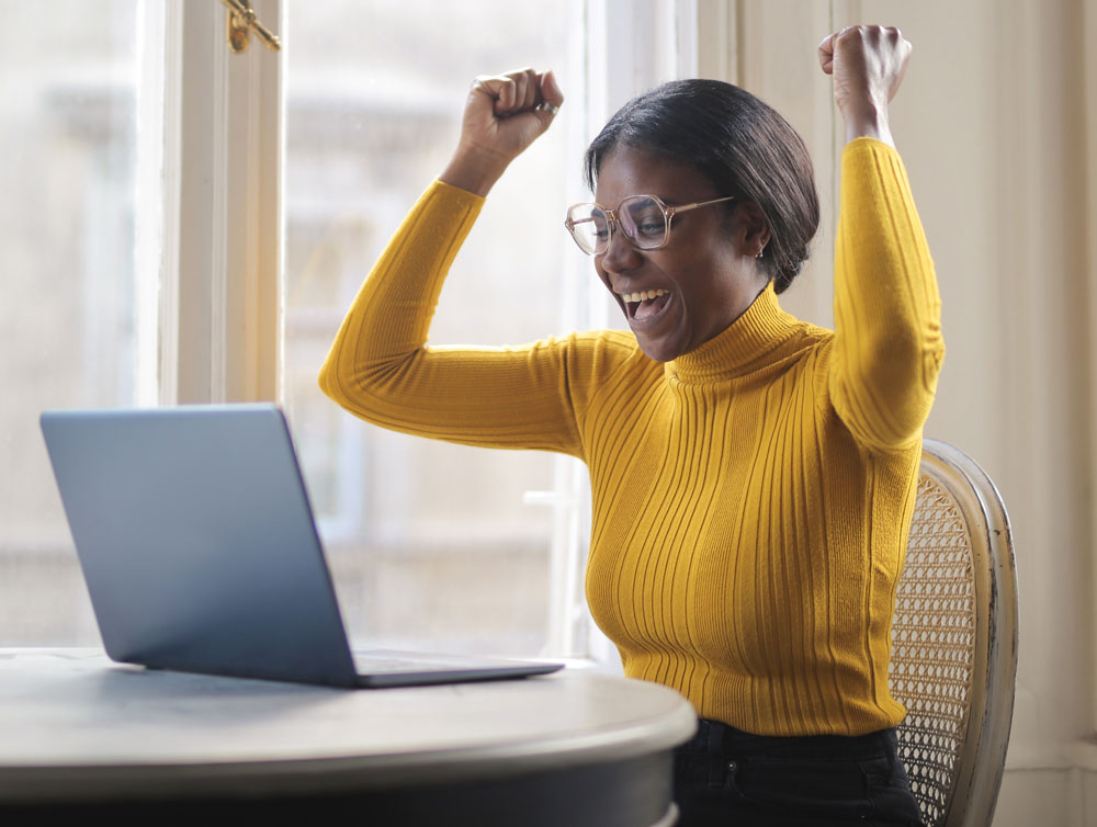 img-woman-with-laptop2